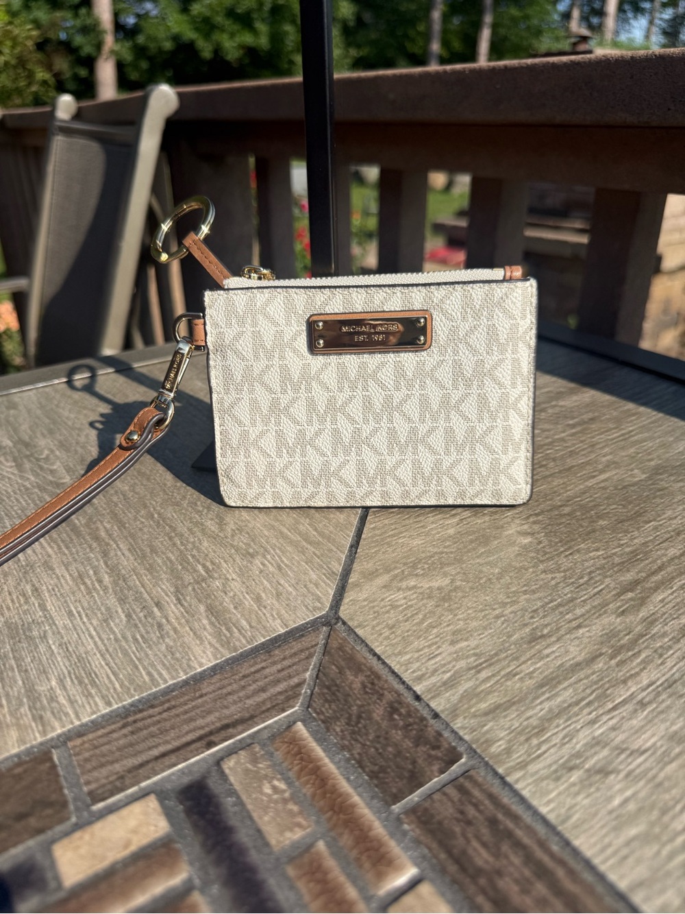 EUC Michael Kors Jet Set Travel Medium Wristlet